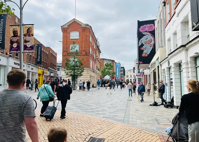 Chelmsford City Centre Modern Duplex With Parking, Wi-Fi & Netflix