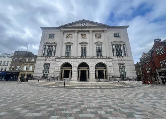 Chelmsford City Centre Modern Duplex With Parking, Wi-Fi & Netflix