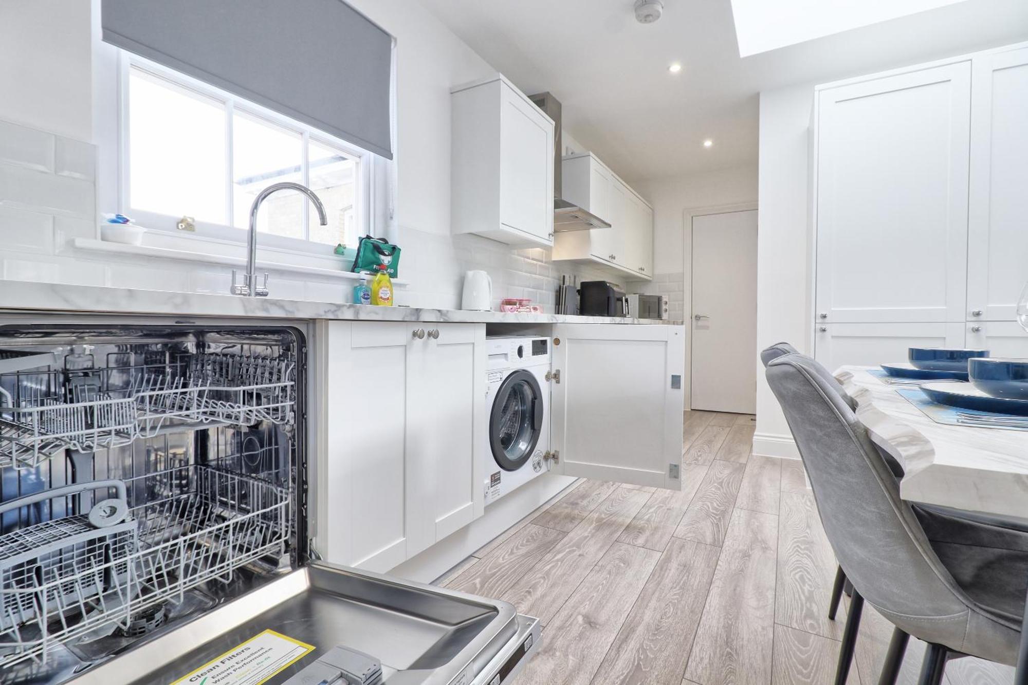 Centre Modern Duplex With Parking, Wi-fi & Netflix * Chelmsford