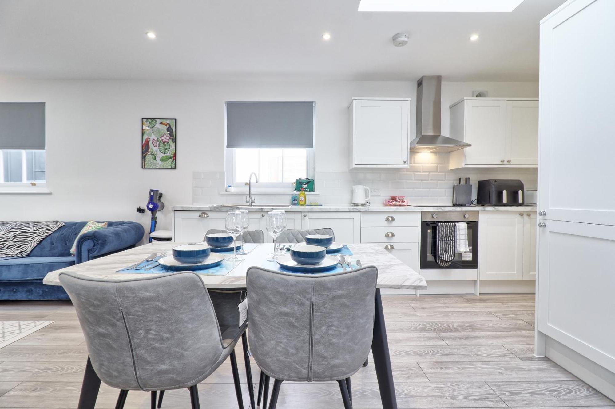 Centre Modern Duplex With Parking, Wi-fi & Netflix Apartment