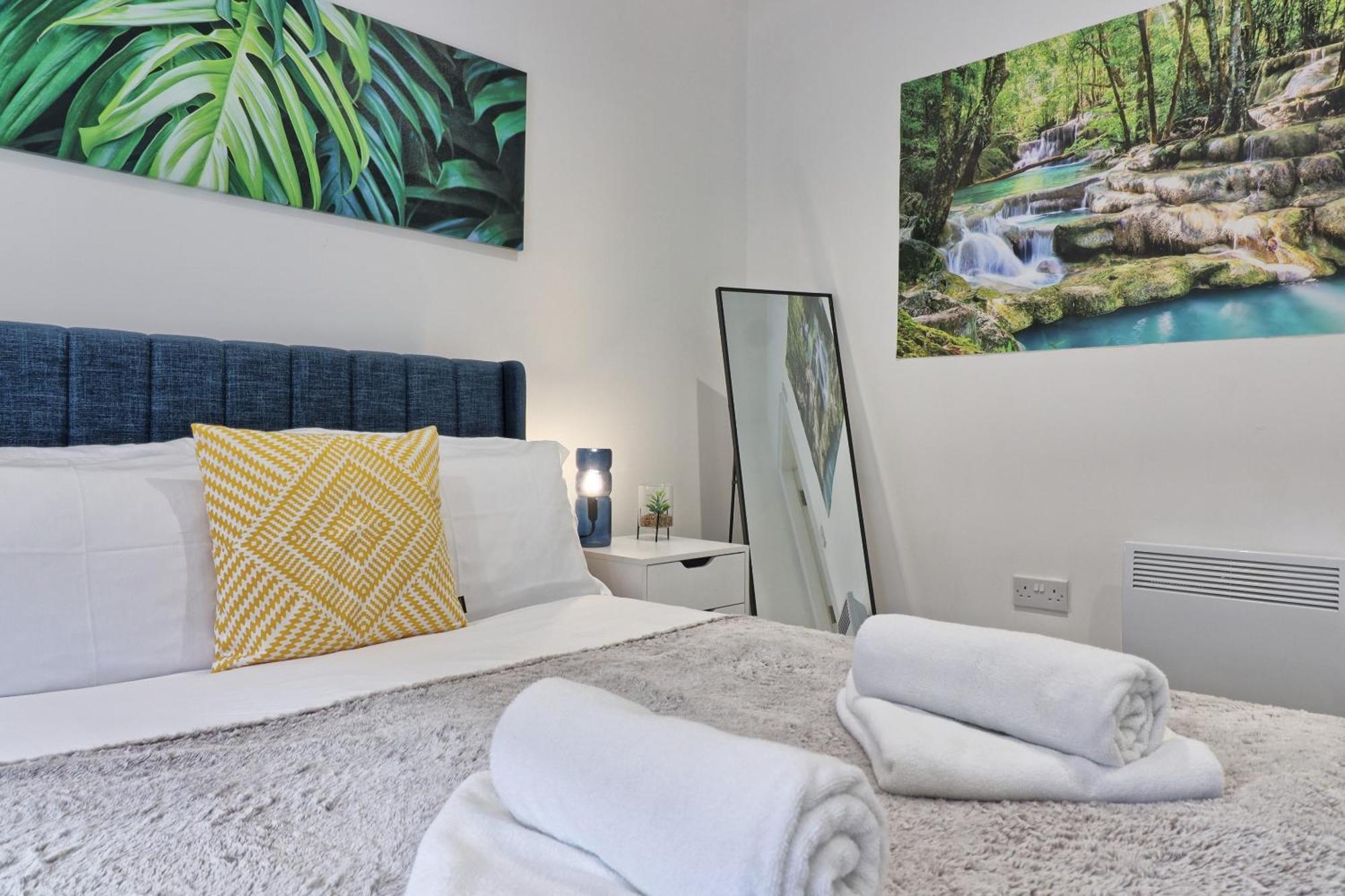 Apartment Centre Modern Duplex With Parking, Wi-fi & Netflix