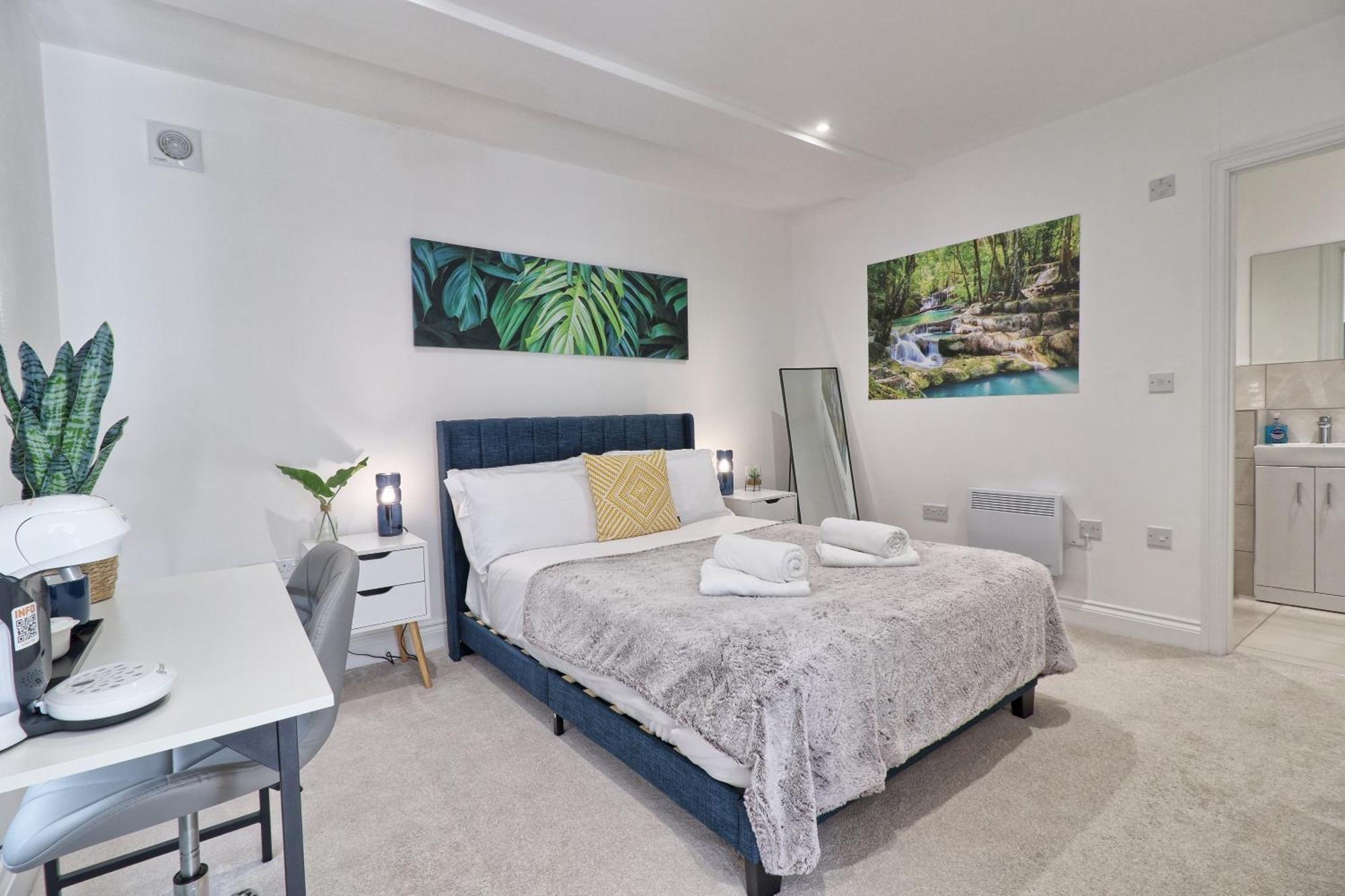 Apartment Centre Modern Duplex With Parking, Wi-fi & Netflix *