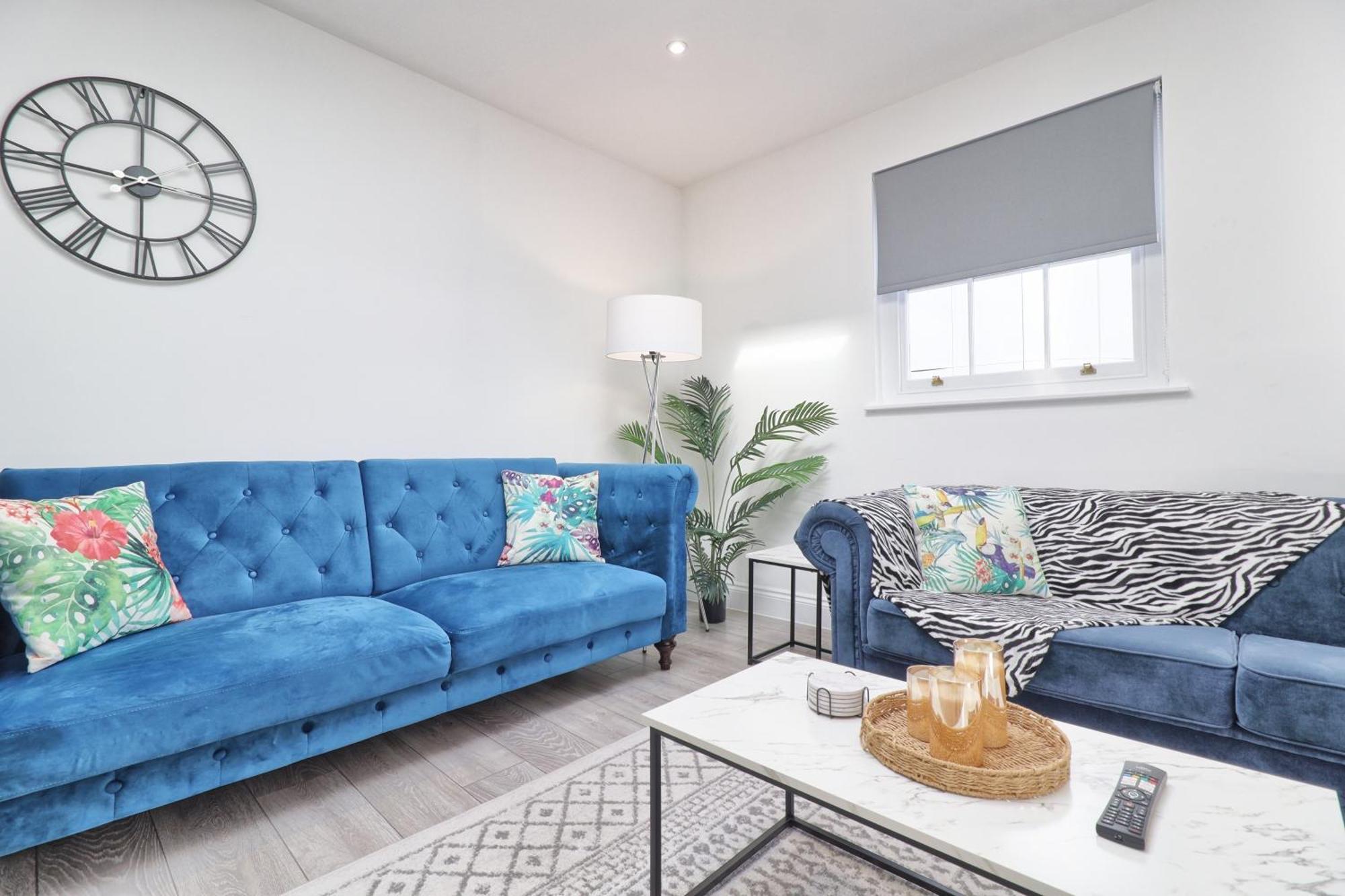 Centre Modern Duplex With Parking, Wi-fi & Netflix *