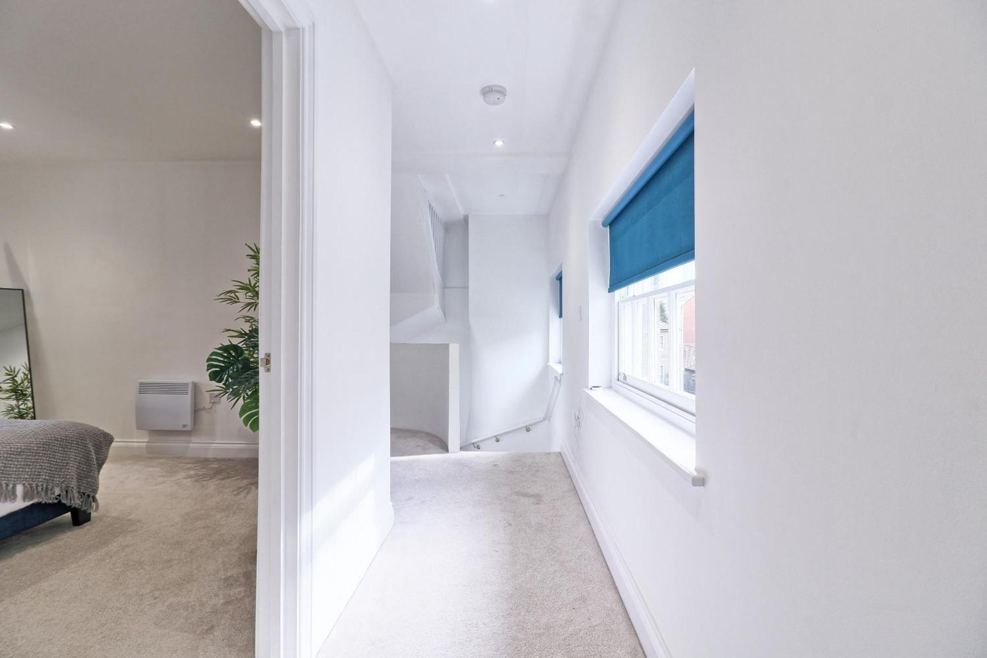 Centre Modern Duplex With Parking, Wi-fi & Netflix * Chelmsford