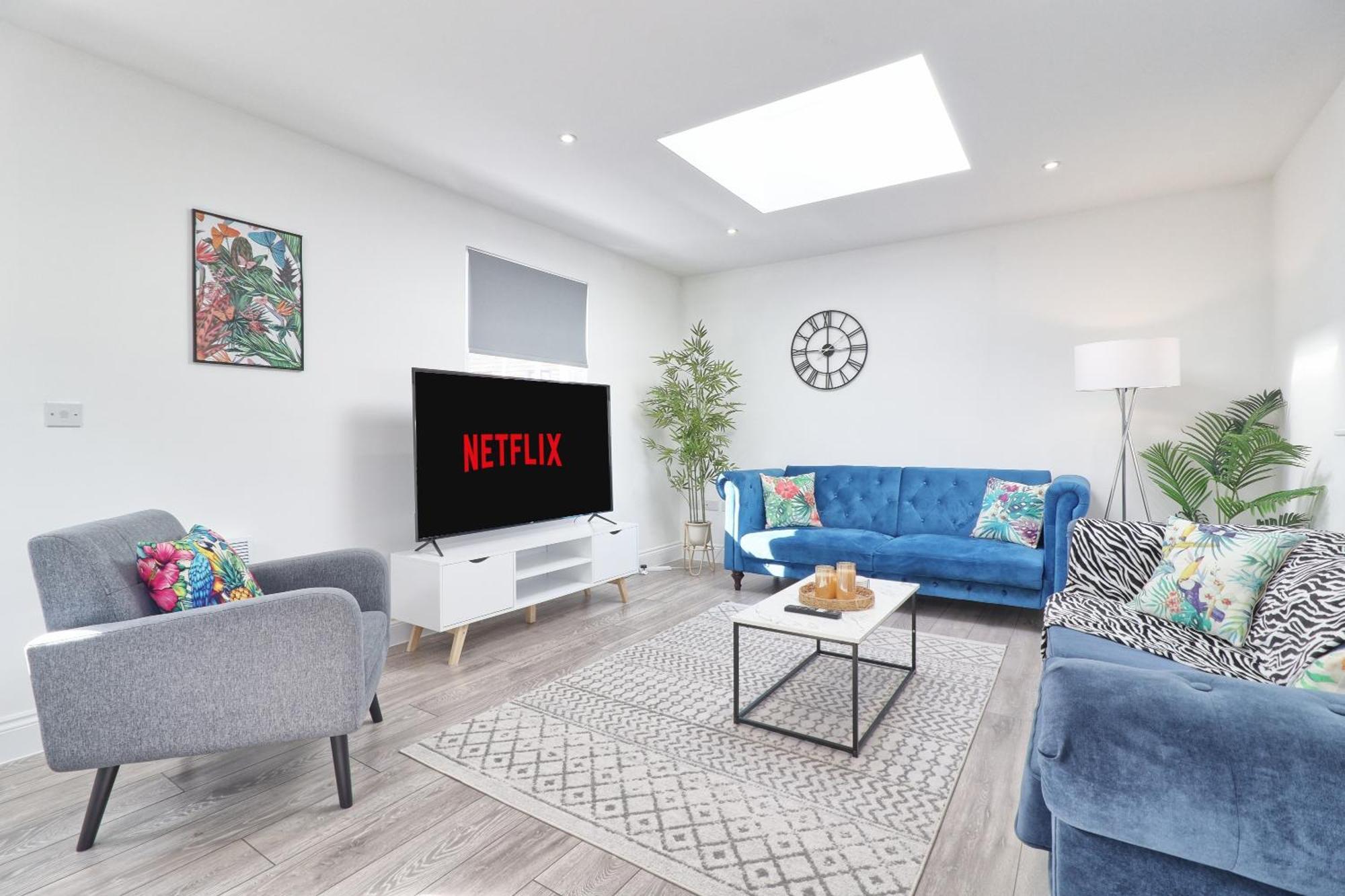 Centre Modern Duplex With Parking, Wi-fi & Netflix