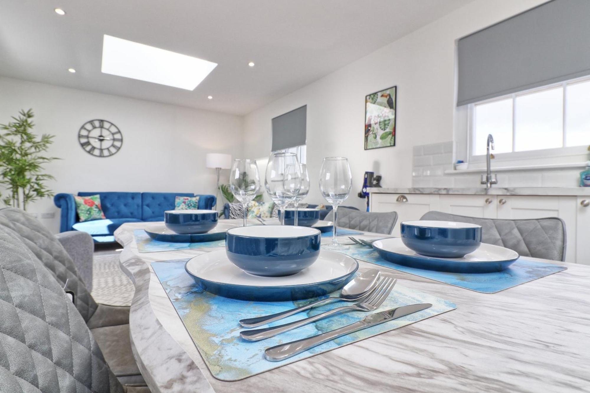 Apartment Centre Modern Duplex With Parking, Wi-fi & Netflix