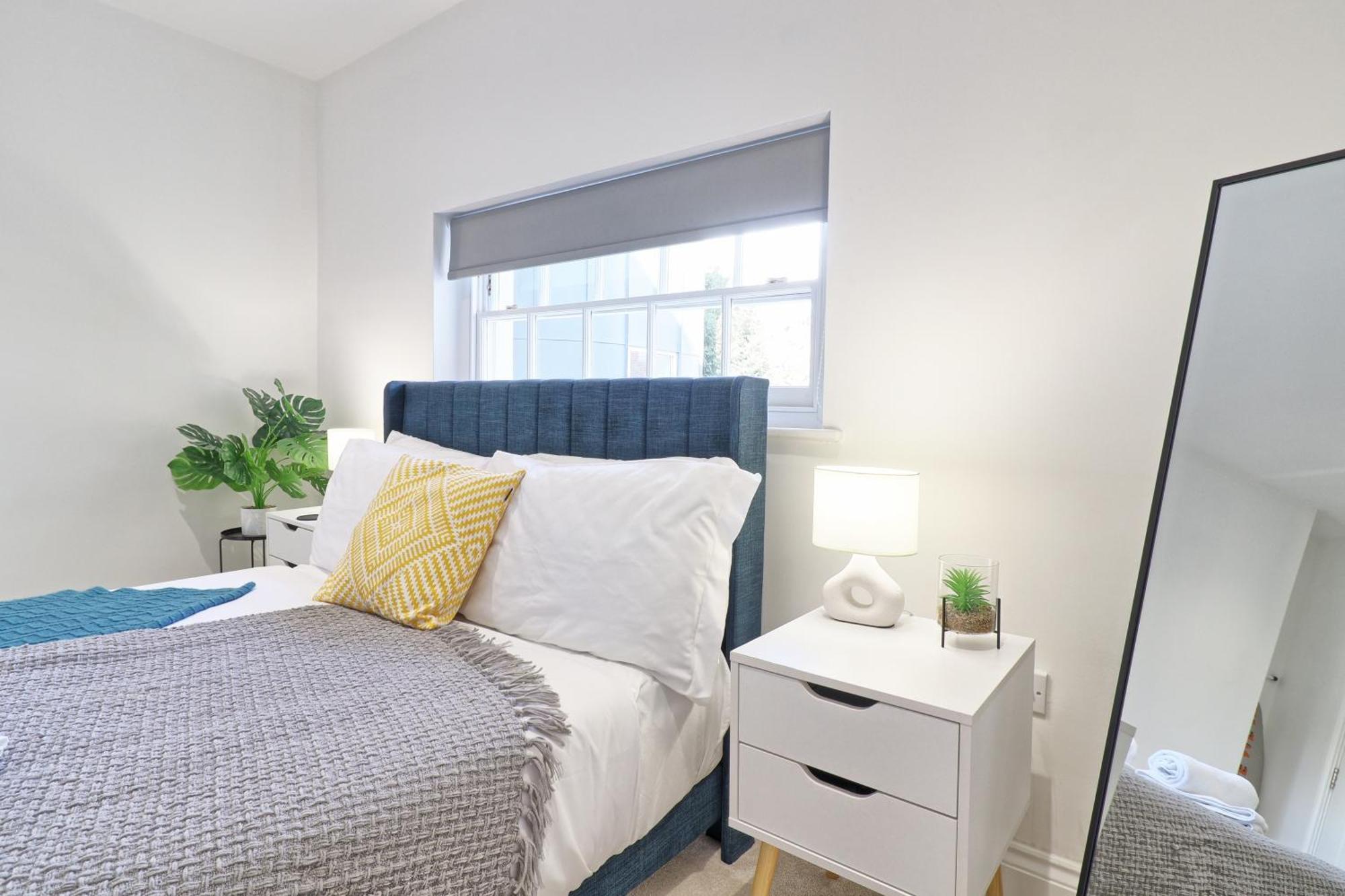 Centre Modern Duplex With Parking, Wi-fi & Netflix *